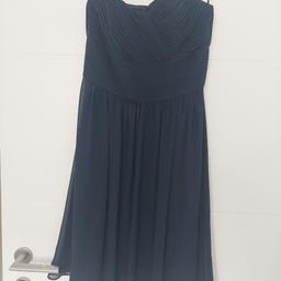 Verkauft wird ein dunkelblaues Trägerloses Abendkleid vom Peek und Cloppenburg Marke Jake, Gr. 34. WIE NEU