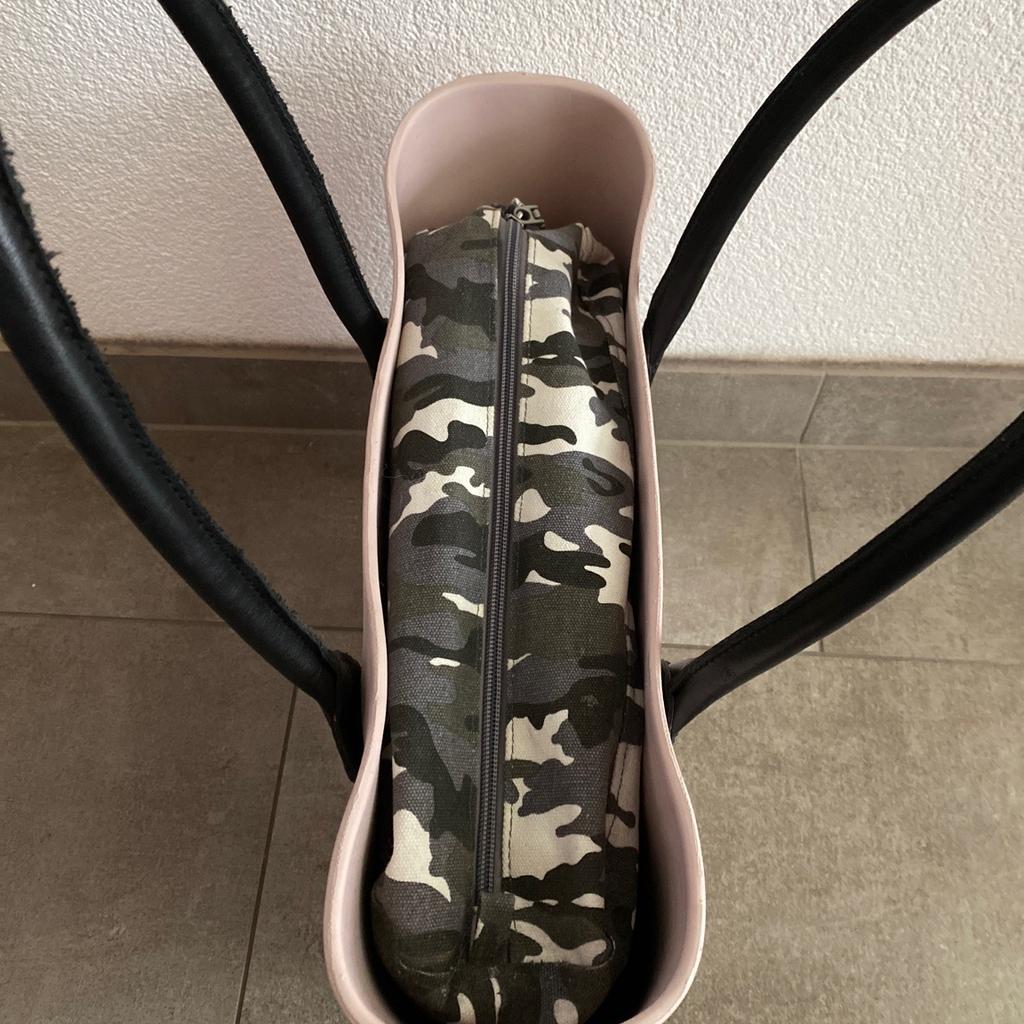 Helles Rosa mit Camouflage-Innentasche
ideal zum Shoppen/Uni