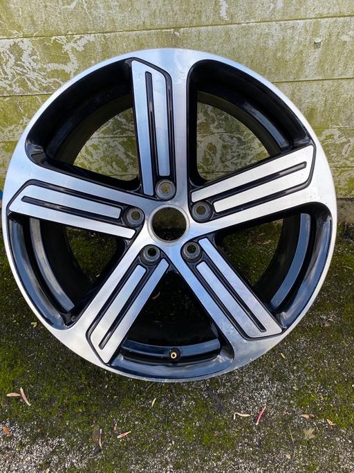 Vehicles West Midlands Sandwell - Photos for Golf GTI Alloy 7.5jx18 1 wheel cracked 