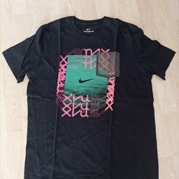 Herren T-Shirt
Größe L
Marke Nike
Schwarz mit Aufdruck
einmal getragen