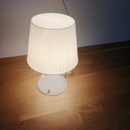 Weiße Nachttischlampe aus Plastik