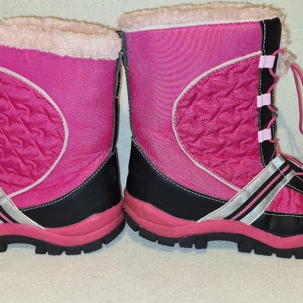 Ladies Marks And Spencer Pink S⁸now Boots In Excellent Condition Uk 4. 1st 2c will buy. See photos for condition, flaws, size and materials. I can offer try before you buy option if you are local but if viewing on an auction site viewing STRICTLY prior to end of auction.  If you bid and win it's yours. Cash on collection or post at extra cost which is £4.55 Royal Mail 2nd class. I can offer free local delivery within five miles of my postcode which is LS104NF. Listed on five other sites so it may end abruptly. Don't be disappointed. Any questions please ask and I will answer asap.