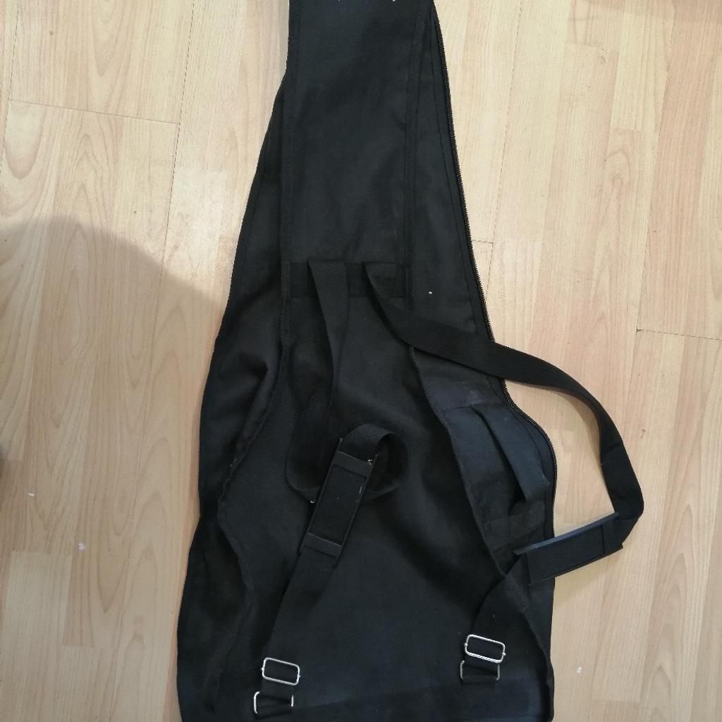 Guitar case for classical guitar
In used condition
See pictures for condition and description
Collection preferred