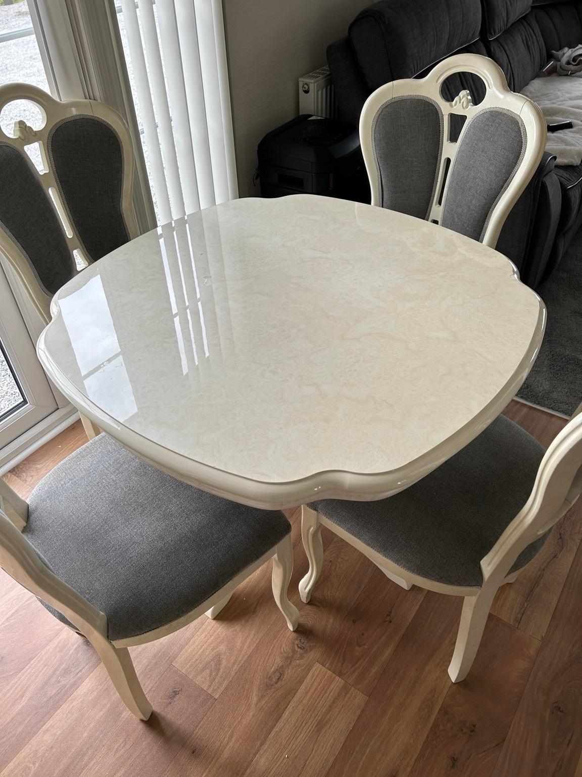 table and chairs in CW11 Moston für 150,00 £ zum Verkauf Shpock DE