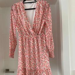 Wunderschönes Sommerkleid von Amisu
Gr 36
Wurde nur einmal getragen
Versand gerne gegen Aufpreis