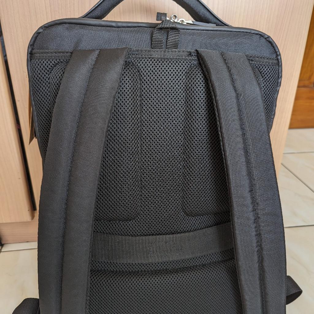 Dedicated padded slot for 17.3in laptop
Lots of compartments
Expands and opens flat
Luggage strap
Bottle pouch