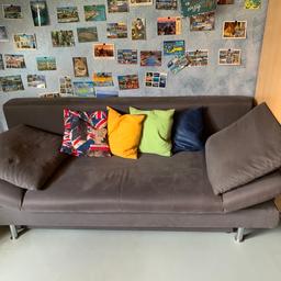 Couch ausziehbar zur Schlafcouch. Wurde nur selten als Gästecouch verwendet.
Liegefläche 190x140 cm
Staukasten vorhanden
Seitenteil höhenverstellbar
Nur Abholung 