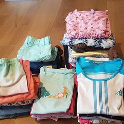 Verkaufe Sommerpacket für Mädchen!
Alles dabei, Kleider + T Shirt + kurze Hosen.
Versand mit Aufpreis möglich!