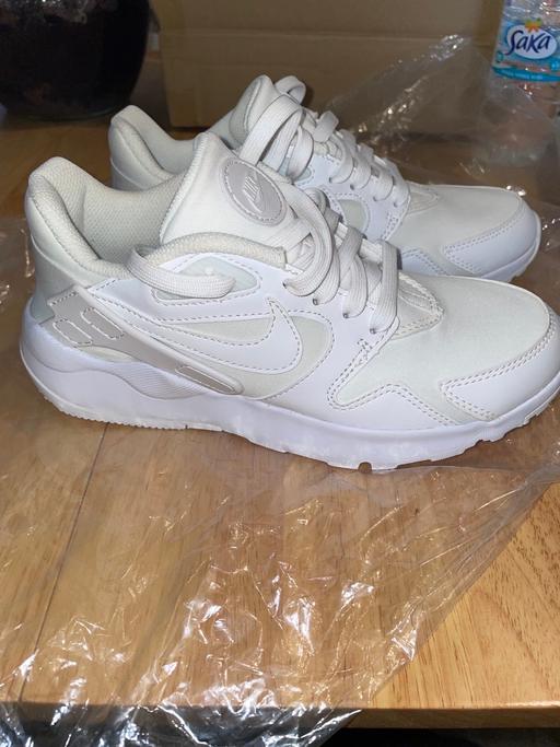 Buy & Sell North London Shacklewell - North London - Photos for Nike trainers