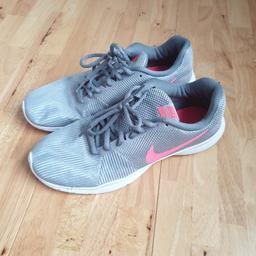 lovely ladies nike flex trainers size 6 fab bargain