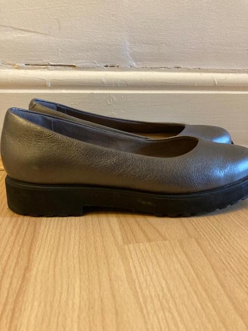 Buy & Sell North West London Harrow - Photos for Pewter metallic flats walking shoes comfort