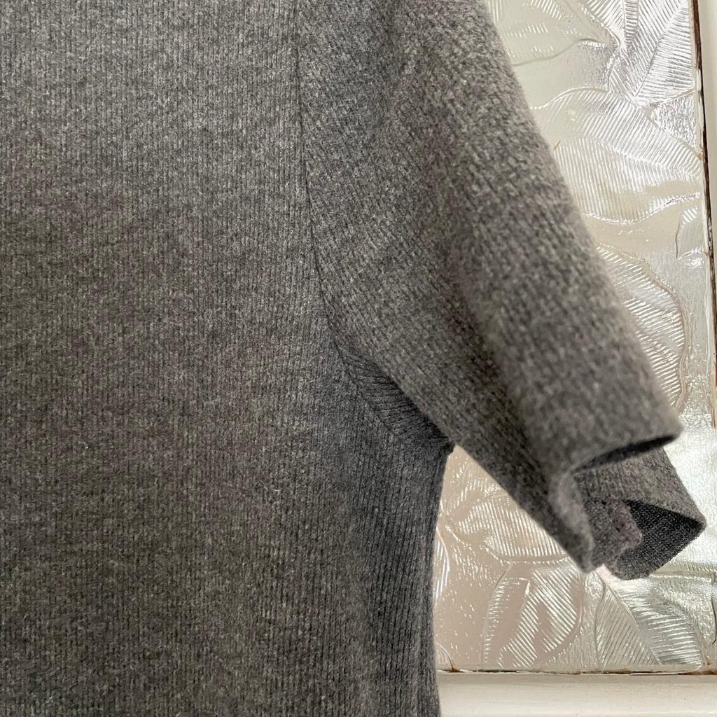 Zara Trafaluc autumn/winter 17-18 Grey Dress size M. Short sleeves. Hemless. Seam down back. Polyester / cotton blend (feels like a jumper)