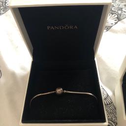 Pandora essence silver bracelet 
In great condition 

Size 19cm
Colour silver 
596000

Comes in original box 

Pandora price £50