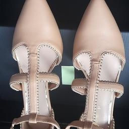 New still in the box beige/nude colour kitten heels V by Very they are not a wide fitting collection only cash on delivery failsworth area thankyou I payed £45