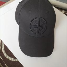 stone island cap
black
new
lovely hat . adjustable strap 