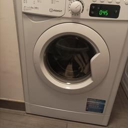 Verkaufe unseren Indesit Waschmaschine. Sie tropft manchmal beim Waschen, aber nicht immer. Sonst funktioniert sie einwandfrei.