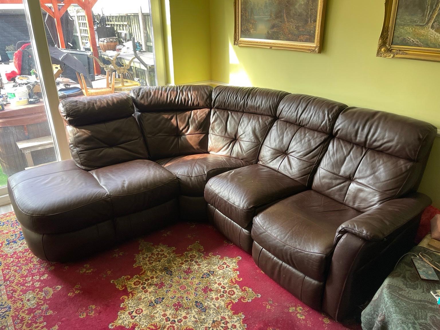 Leather electric recliner corner sofa in RM13 London for £150.00 for