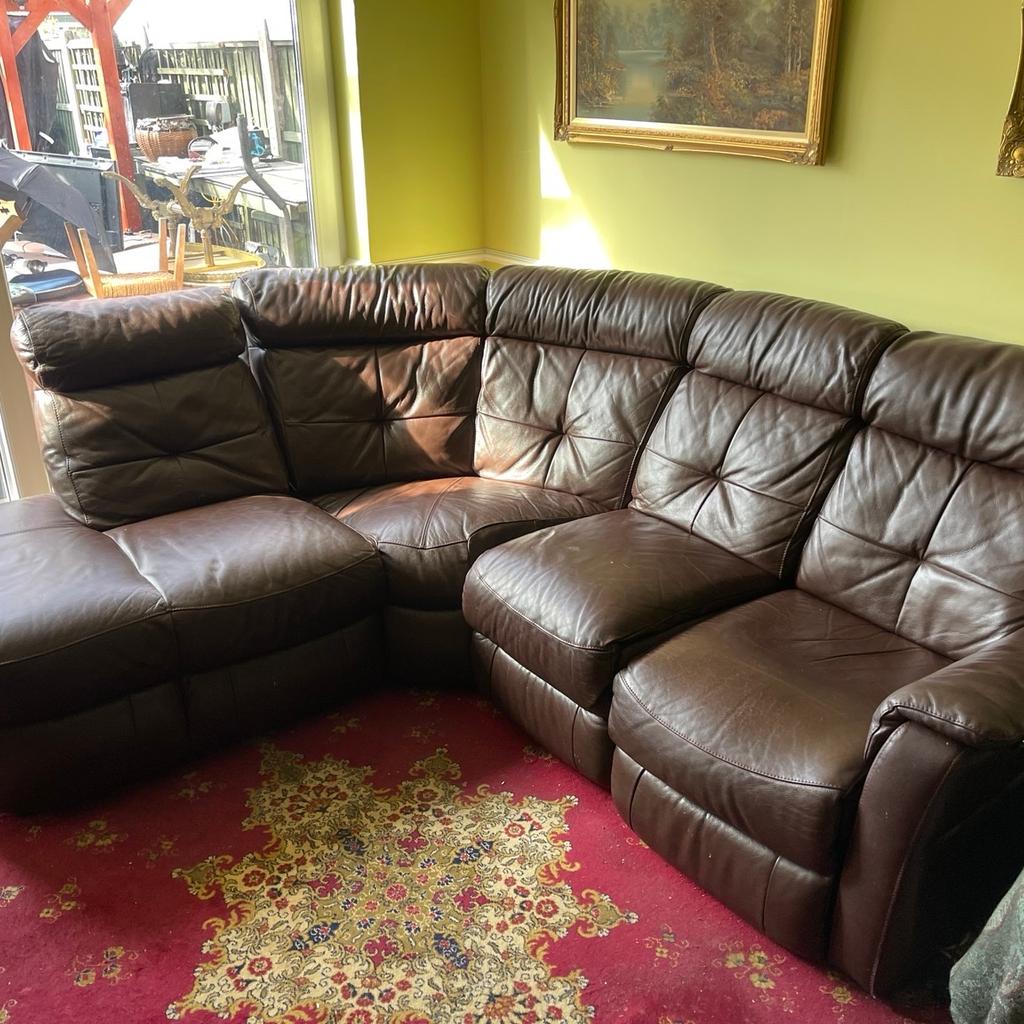 Leather electric recliner corner sofa in RM13 London for £150.00 for