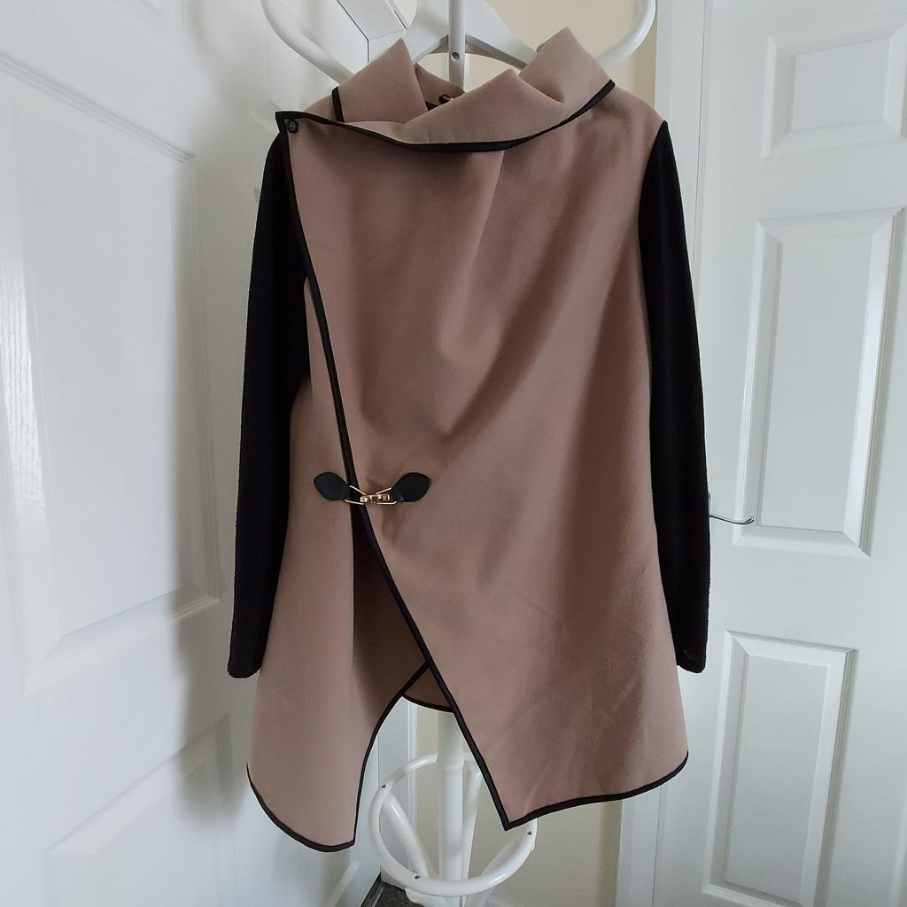 Coat “Izabel“London

Camel Mix Colour

Good Condition

Actual size: cm

Length: 83 cm front

Length: 75 cm back

Length: 51 cm from armpit side

Shoulder width: 41 cm

Length sleeves: 61 cm

Volume hand: 38 cm

Volume breast: 97 cm - 98 cm

Volume waist: 93 cm – 94 cm

Volume hips: 98 cm – 99 cm

Length: 39 cm before to castle

Length: 18 cm from armpit side before to castle

Size: 12 (UK) Eur 40,US 8

90 % Polyester
5 % Viscose
5 % Elastane

Made in Italy

Price £ 15.90
