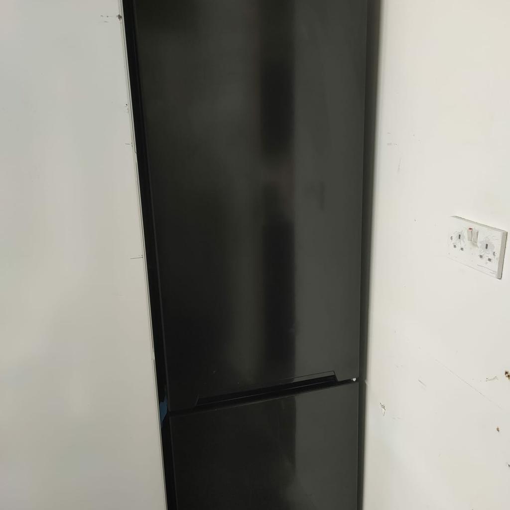 Ex Display Russell Hobbs Fridge Freezer in WA3 Warrington für £ 249,00