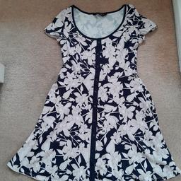 Dorothy perkins floral print dress size 10,skater style, stretchy material