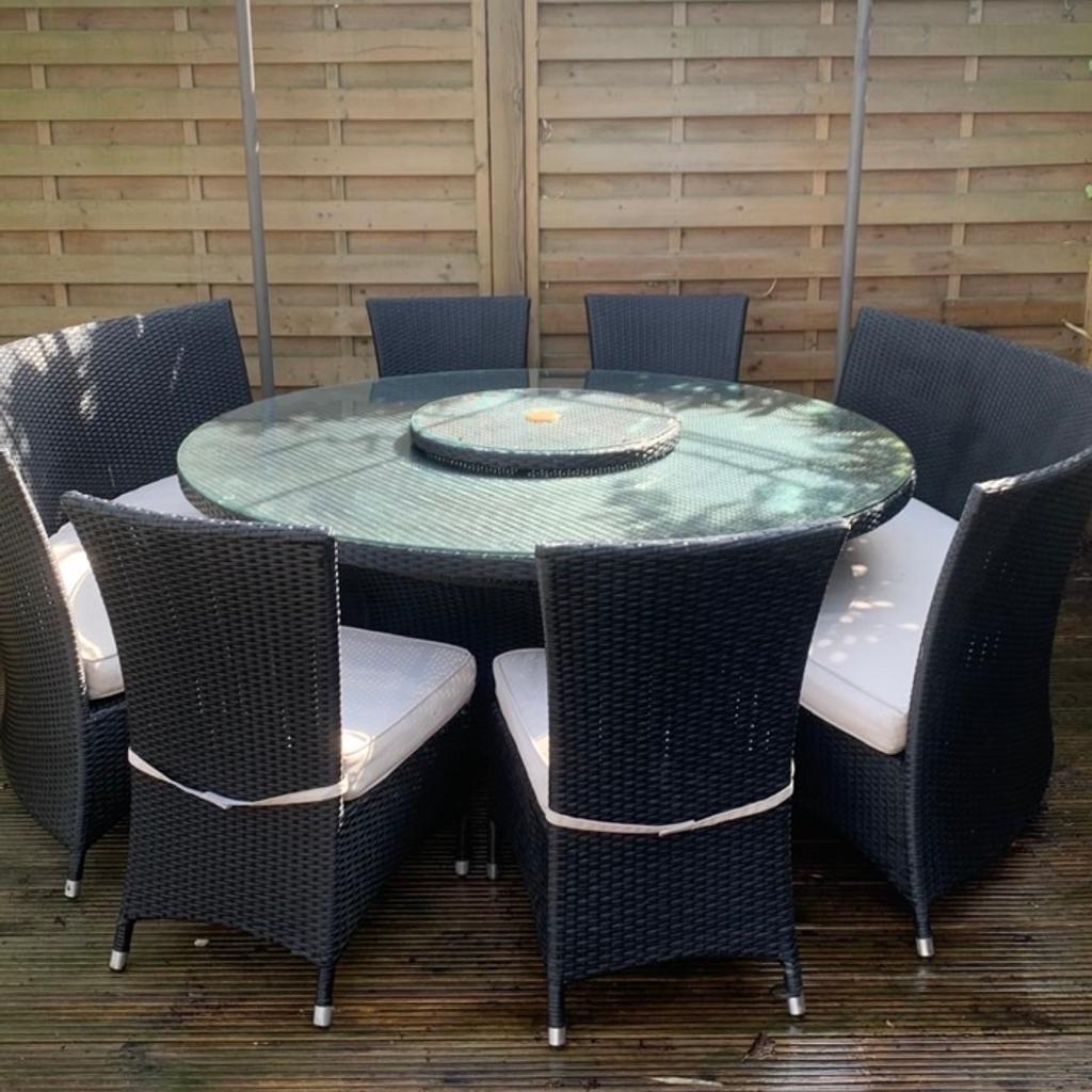 10 seater rattan and glass garden furniture in SS7 Point for £350.00