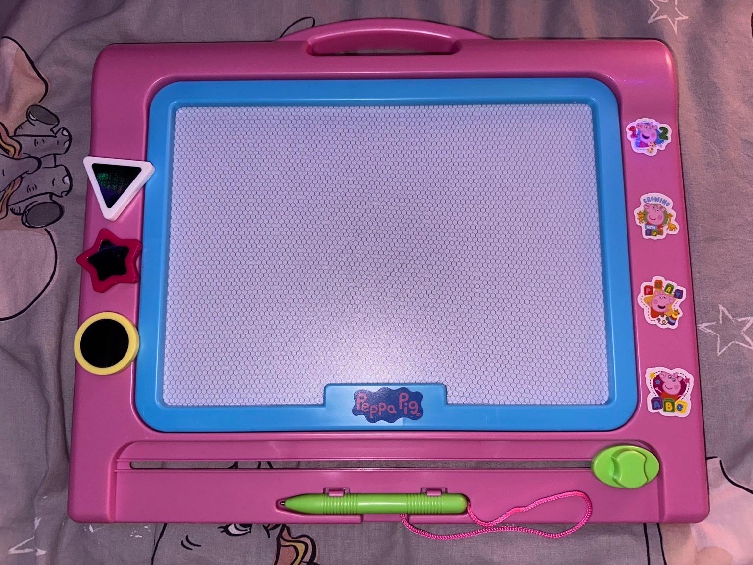 Peppa Pig Drawing Board And Stamps in L12 Liverpool für 1,00 £ zum