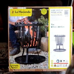 New and still in the box. La Hacienda traditional fire basket with chrome plated cooking grill. All details are on the photos (taken off the box). Size is 51cm x 43cm.
The box is still sealed. Some slight damage to the box due to storage.