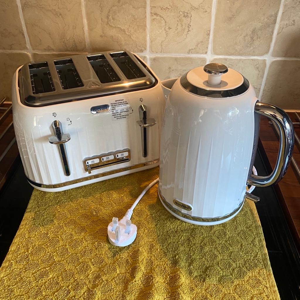 Breville Impressions Kettle and Toaster Set in LL18 Rhuddlan für £ 69