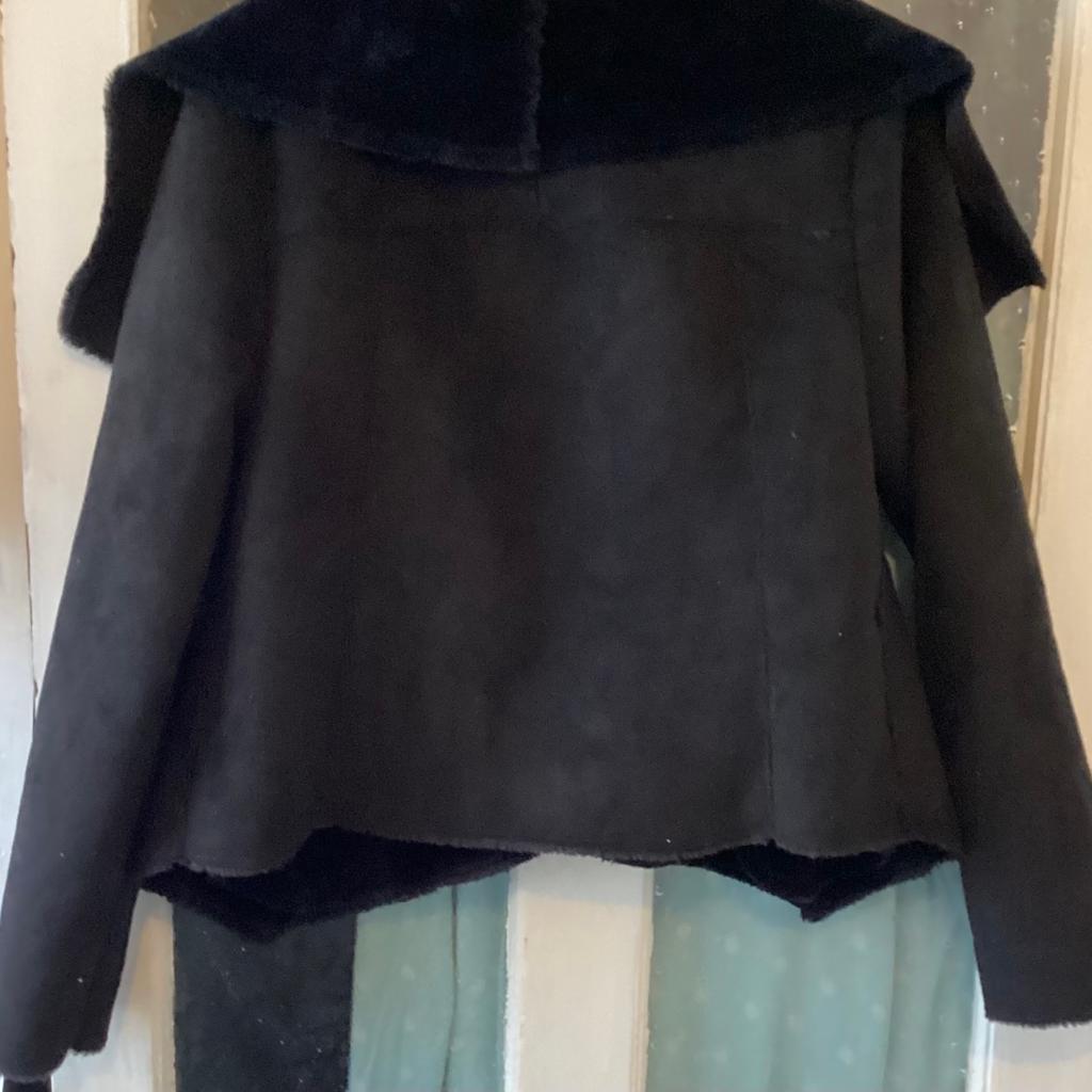 Missguided Faux Sheepskin Jacket Size 8
Dark Blue
Lovely warm jacket fastens with hook & eye.

I give discounts on bundles, email me for details.