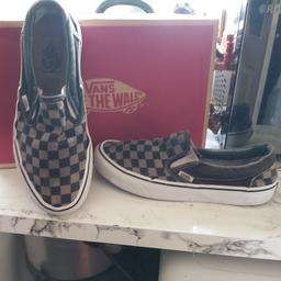 black qnd beige classic checkerboard vans to fit size 6