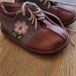 Soft Leather and in good condition with minimal marking
Has slight arch support and supportive ankle and lacing design
Unknown brand
Size 21
Pick up only from RM11 Hornchurch