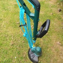 Mcgregor electric grass trimmer model MET3525, Fully working but needs a new spool and line which can be picked up easily for around £6 off the Internet or DIY shop. This was purchased not too long ago from Argos and is still for sale at £38. Collection only from B64 area of Cradley Heath.
