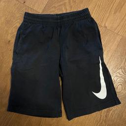Nike Kinder Short…keine Beschädigungen…
Größe 122-128