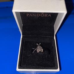 Pandora kangaroo & baby charm
In great condition

Comes in original box & bag
Colour silver

Collection or can post !!!