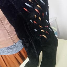 Black Velvet High Heel Boots Z.C.M. Mode.

Brand new with tag never been Worn
Box bit damaged but nothing Serious..
