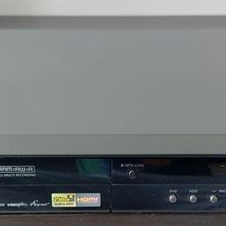 Il Samsung DVD HR755 è un registratore digitale su DVD capace di registrare su quasi ogni formato di DVD attualmente in commercio (DVD-RAM/-, RW/-R/+RW/+R), mentre riproduce qualsiasi tipo di DVD già registrato. Ma soprattutto è il primo al mondo che consente di registrare su dischi a doppio strato +R e -R, che permettono di memorizzare quantità di video eccezionali su un singolo disco. Specificamente un singolo DVD a doppio strato contiene fino a 14,4 ore di video.