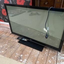 42 inch LG TV
Perfect working condition 
Comes with cable and remote control