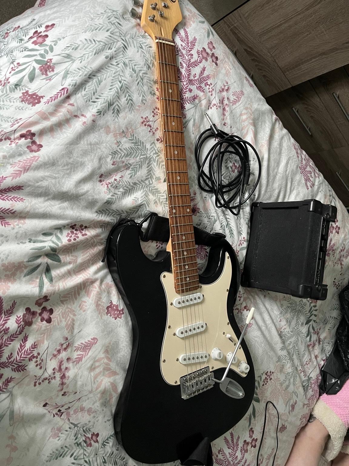 kids electric guitar and amp in WN3 Wigan für £ 45,00 zum Verkauf Shpock AT