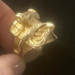 33Gram 9CT gold saddle ring.
Very detailed.