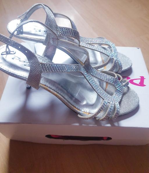 Buy & Sell West Midlands Birmingham - Photos for Party glittery silver sandals