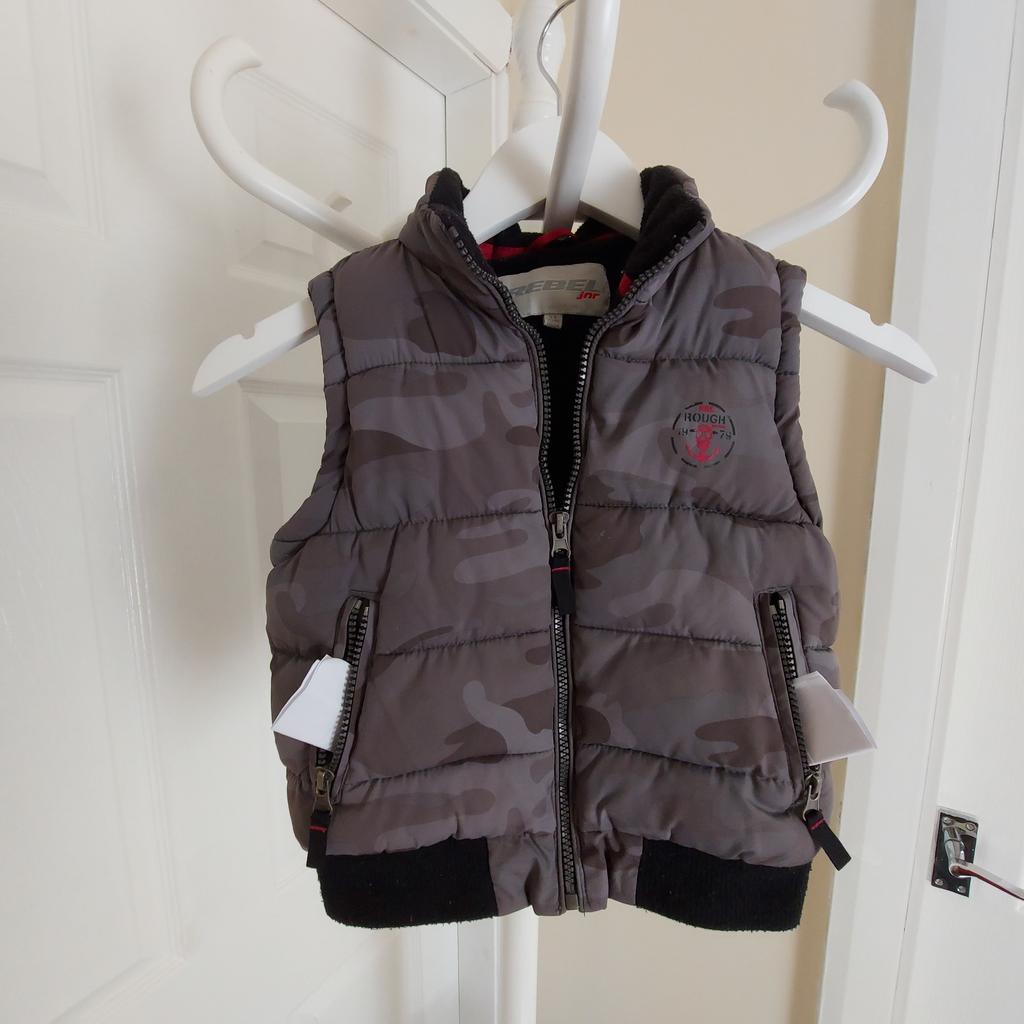 Vest "Rebel" Warm

Grey Mix Colour

Good condition

Actual size: cm

Length: 41 cm

Length: 24 cm from armpit side

Shoulder width: 28 cm

Volume hand: 30 cm

Volume breast: 70 cm - 73 cm

Volume waist: 70 cm – 73 cm

Volume hips: 70 cm – 73 cm

Size: 5-6 Years, Height: 116 cm

Shell Fabric: 100 % Polyester

Rib: 90 % Polyester
 10 % Elastane

Lining: 100 % Polyester

Filling: 100 % Polyester