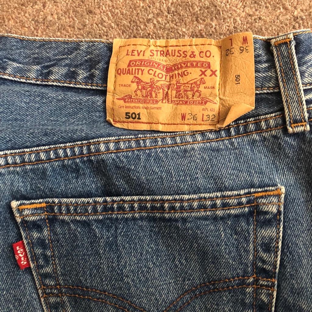 Man’s original Levi Strauss denim stonewashed 501 jeans with button flies. Size 36 inch waist and 32 inch length. Good clean condition no holes from non-smoking and no pet home.