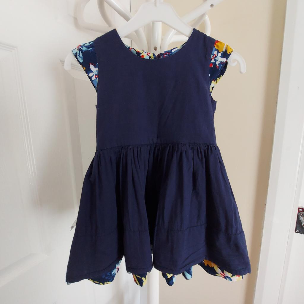 Dress Navy Multi Colour

Good Condition

Actual size: cm

Length: 46 cm

Length: 35 cm from armpit side

Shoulder width: 21 cm

Length sleeves: 4 cm

Volume hands: 21 cm

Breast volume: 52 cm – 53 cm

Volume waist: 54 cm – 55 cm

Volume hips: 60 cm – 61 cm

Length: 19 cm before to waist

Length: 7 cm from armpit side before to waist

Belt width: 2 cm

Age: 12-18 Months

Outer: 100 % Polyester

Lining: 100 % Cotton

Mesh Trim: 100 % Polyester

Exclusive of Trimmings

Made in India