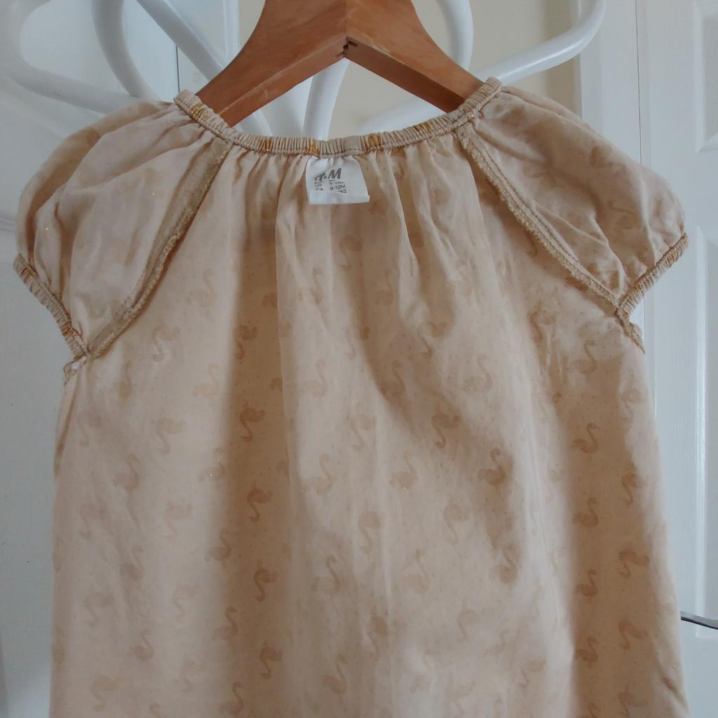 Dress “ H&M”

With Sequins

 Beige Colour

Good Condition

Actual size: cm

Length: 44 cm

Length: 31 cm from armpit side

Length sleeves: 11 cm from neck

Volume hands: 19 cm

Breast volume: 60 cm – 64 cm

Volume waist: 72 cm – 73 cm

Volume hips: 75 cm – 78 cm

Age: Eur 80 cm, US 9-12 Months

100 % Cotton

Made in Bangladesh