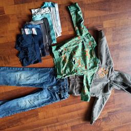 Kleines Kleiderpaket für den Übergang, bestehend aus

1 x Jeans 
1 x Hoodie 
1 x Pulli

Auf Anfrage 7 x U-Hosen.

Getragen aber gut

Tierfreier Nichtraucherhaushalt