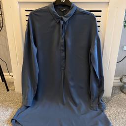 Warehouse shirt dress in size 10.
Has pockets on both sides.
Worn twice only.
Excellent condition.
Smoke and pet free home.
Soft cotton material.