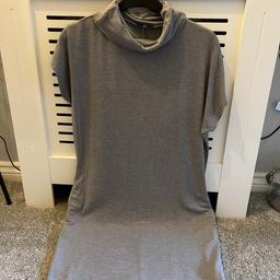 Warehouse grey jumper dress with capped sleeves. Worn once only.
Immaculate condition.
Size 6 but will also fit size 8.
Has pockets on both sides as shown in picture 3.
Smoke and pet free home.