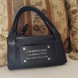 Verkaufe hier eine neue faltbare Handtasche von Calvin Klein. Preis inkl. Versandkosten
pay pal vorhanden