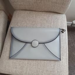 Koko Couture, Topshop
Grey clutch bag
Detachable straps included
Collection only.